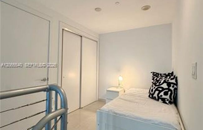 1 bed, 1.5 baths, $3,100, Unit # 206