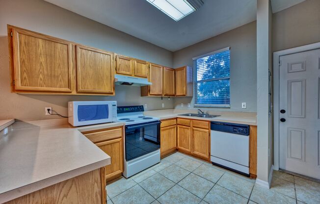 Beautiful Condo in Brighton Park! Move in Ready!