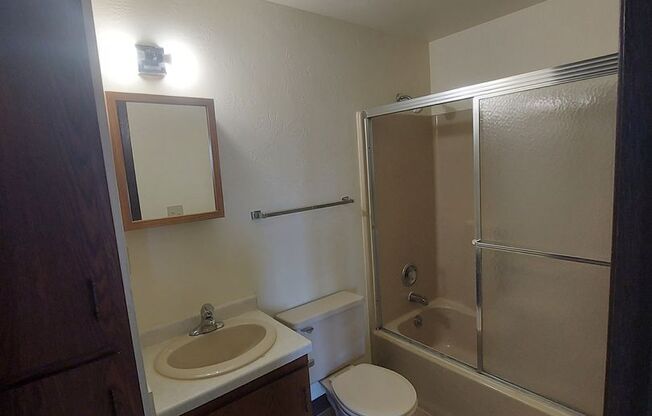 1 bed, 1 bath, 595 sqft, $949, Unit 1615-08