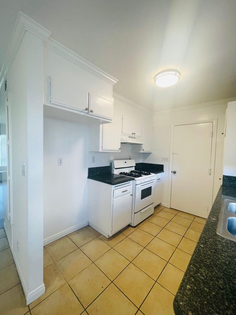 Todd Ranch Condo Welcome to the Todd Ranch Condo, 3-bedroom, 2-bathroom home located in the vibrant city of Ventura