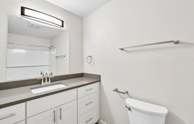 1 bed, 1 bath, 653 sqft, $1,560, Unit E205
