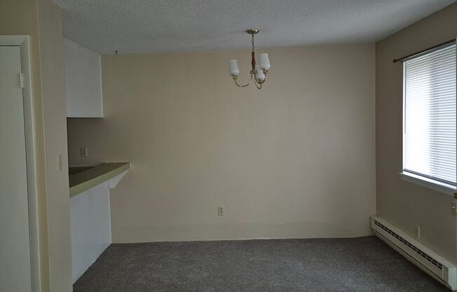 2 beds, 1 bath, 792 sqft, $1,000, Unit #22