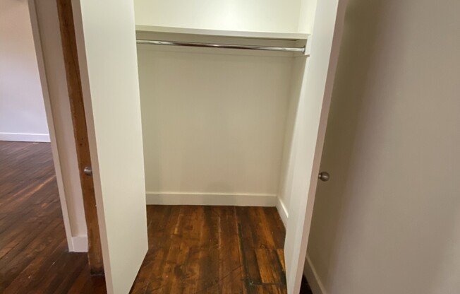 2 beds, 1 bath, 1,100 sqft, $4,300, Unit W112