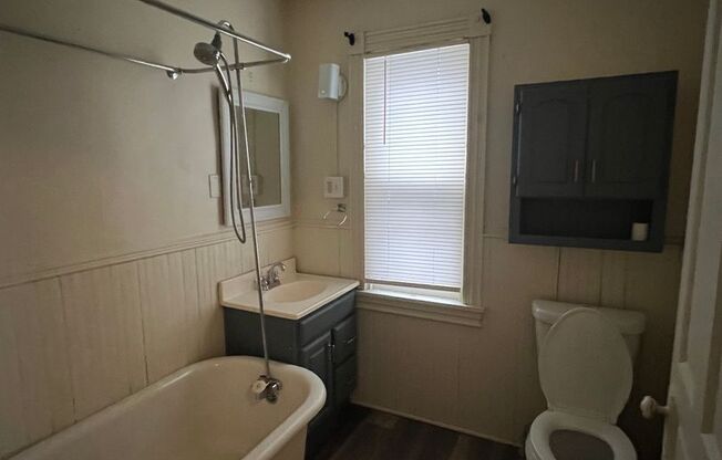 3 beds, 1 bath, $1,325