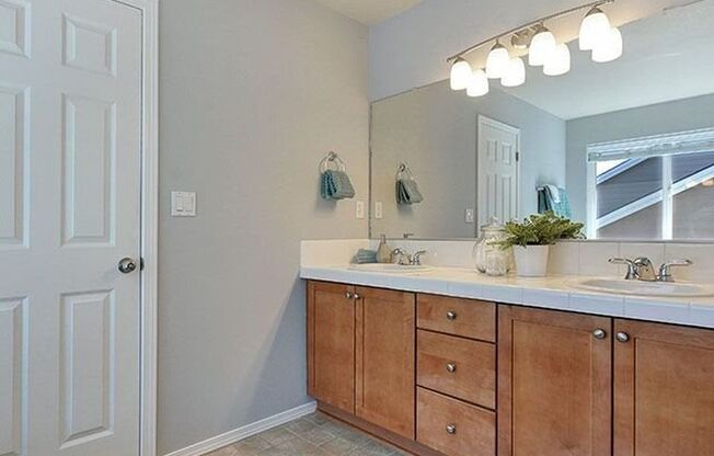 Beautiful 4 bedroom/2.5 bath Home in Newberg