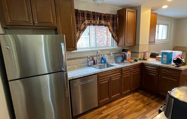 Spacious 3 Bedroom/2 Bathroom Home on Quiet Street!