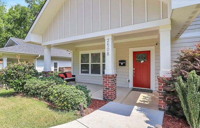 Newer Build Single Family in Washington Heights!