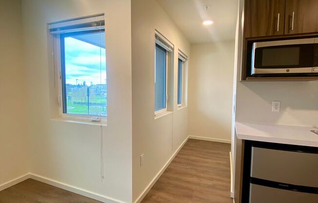 Studio, 1 bath, 175 sqft, $1,355, Unit 418