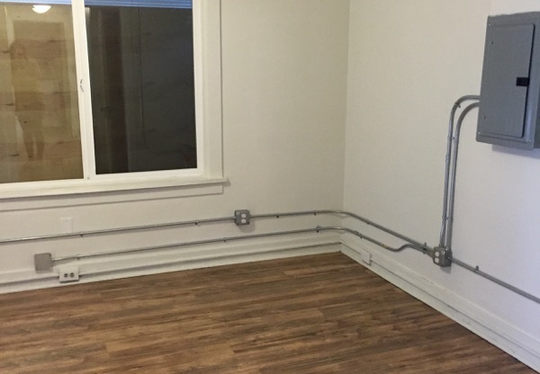 3 beds, 1 bath, $2,345, Unit Apt. B