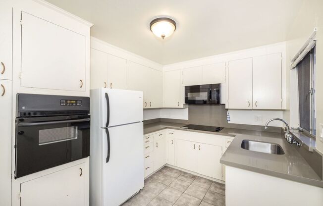 2 beds, 1 bath, 800 sqft, $3,500, Unit 500 Palo Alto Ave #A