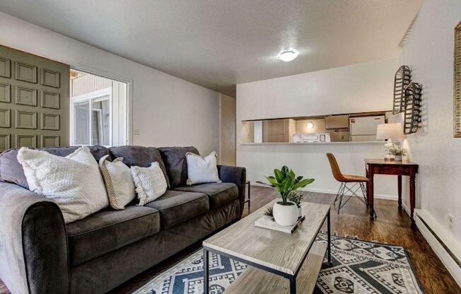 2 beds, 1 bath, 740 sqft, $1,499, Unit 814 - Unit 103