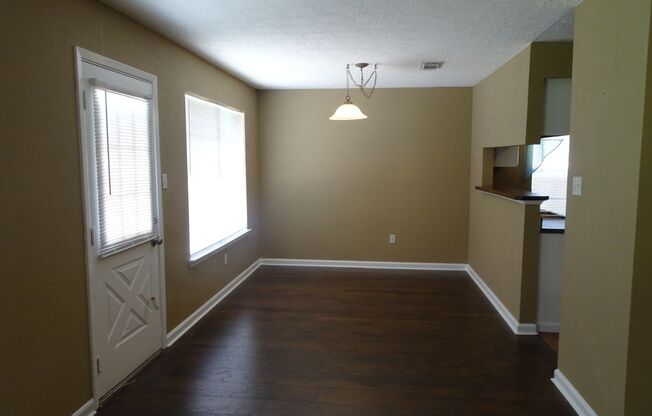 Available now! 3 bedroom, 2 bath!!