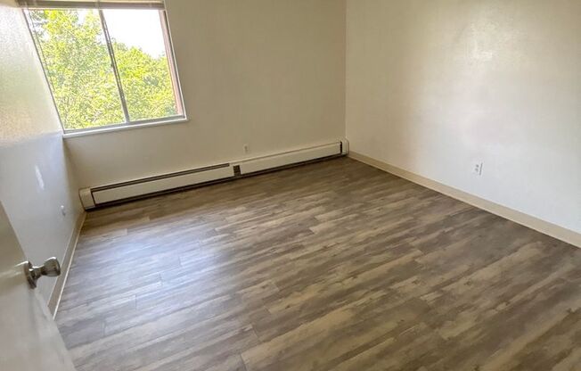 Spacious 1 & 2 Bedroom Apartments in East Colorado Springs!