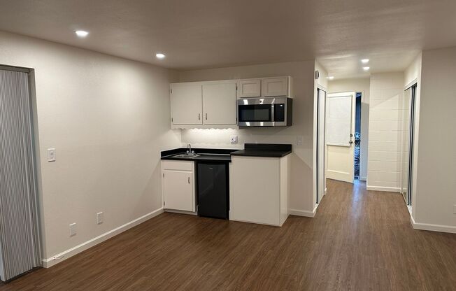 Beautifully updated studio apartment in a great neighborhood!