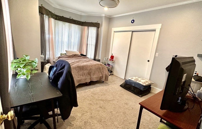 3 beds, 1 bath, 1,100 sqft, $3,000, Unit 2