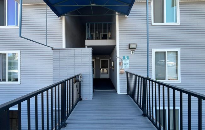 Lower Unit in Prime Bremerton Location with Parking