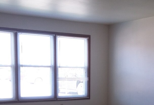 2 beds, 1 bath, $1,045, Unit 603-07
