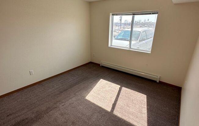 2 beds, 1 bath, $1,250, Unit 102