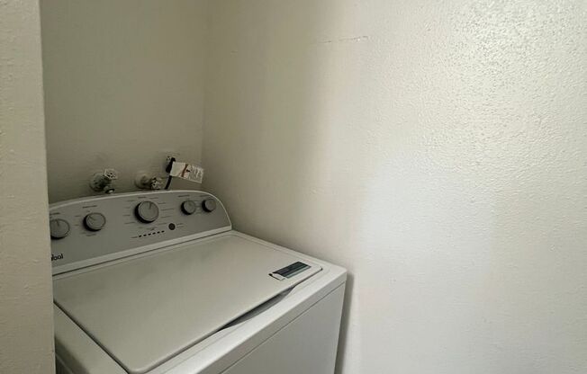 2 beds, 2 baths, 1,000 sqft, $1,315, Unit 811