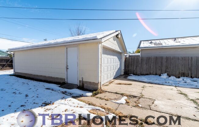 3 beds, 1 bath, $2,100