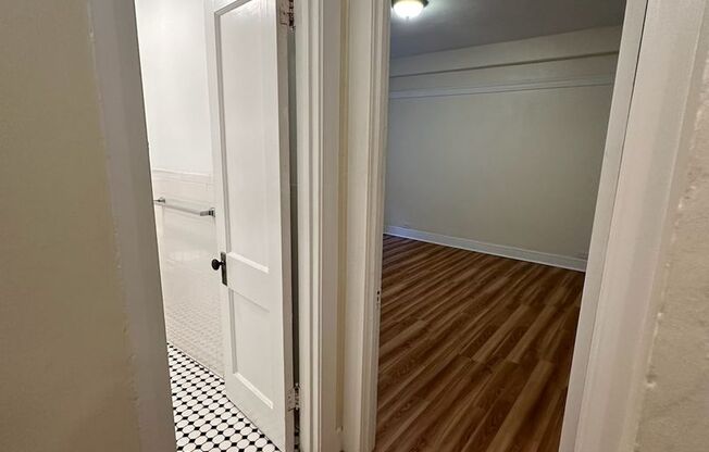 2 beds, 1 bath, 1,247 sqft, $2,000, Unit Old King Edward 18