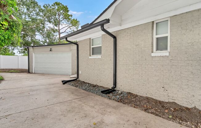 2 beds, 1 bath, $1,795