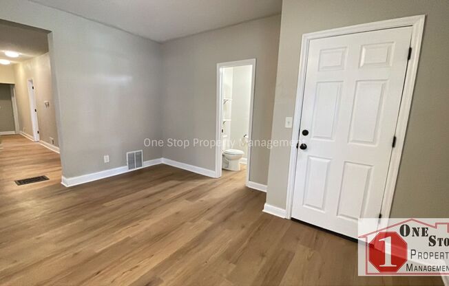 3 beds, 2 baths, $1,525, Unit #A