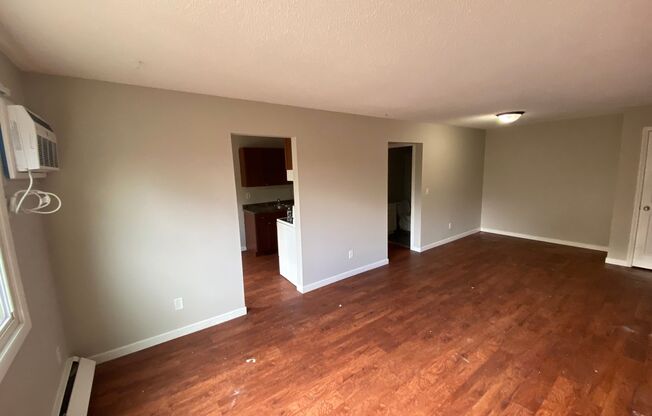 2 beds, 1 bath, 800 sqft, $1,049, Unit 10