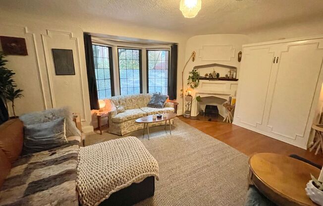 Art Deco Corner Unit