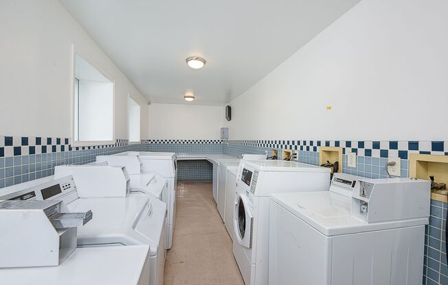 Studio, 1 bath, 400 sqft, $1,195, Unit B05