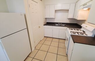 2 beds, 1 bath, 685 sqft, $695, Unit 24