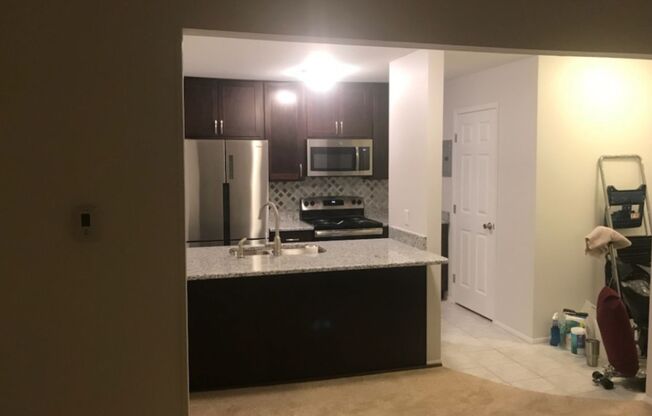 2 beds, 1 bath, 800 sqft, $1,175