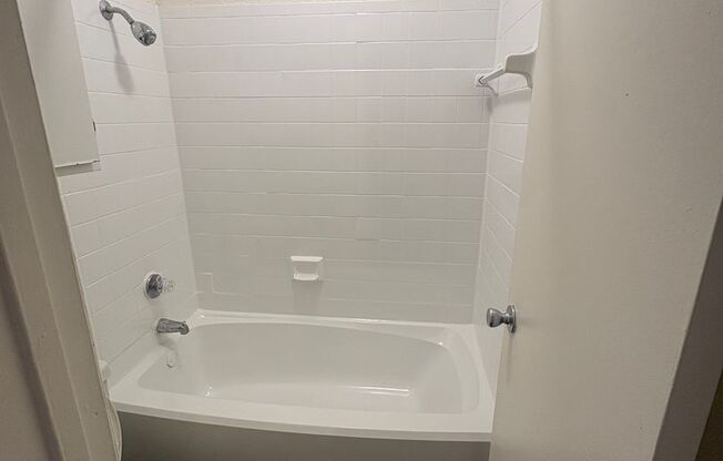 1 bed, 1 bath, $999, Unit 2303