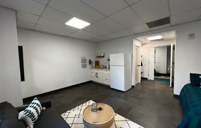Studio, 1 bath, 350 sqft, $1,199, Unit 431