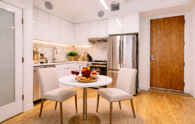 2 beds, 1 bath, 950 sqft, $2,950, Unit 709