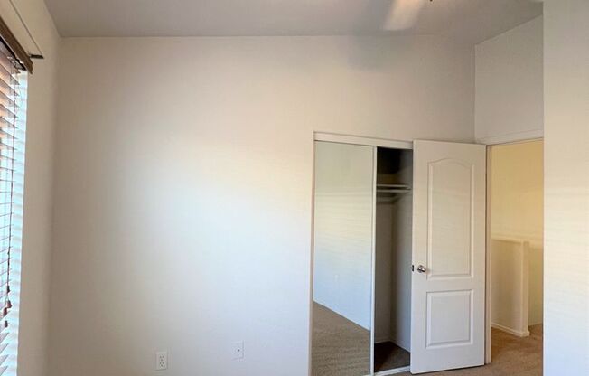 3 beds, 2.5 baths, $1,985, Unit UNIT 1045