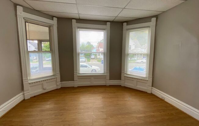 1054 Lafayette SE