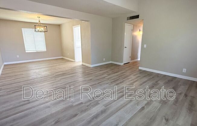 1529 E EDGEWATER DR