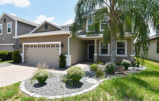 Clermont/Disney area 5br 3ba home in Sawgrass Bay, over 3000 sq/ft, with pond view!