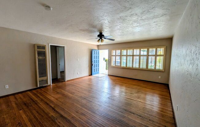 **MOVE-IN SPECIAL** 5 Bedroom House w/ A/C + Laundry near SDSU - Bright and Airy on Quiet Street!
