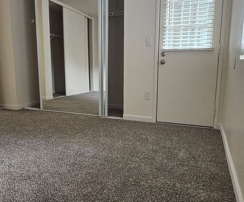 2 beds, 1 bath, 920 sqft, $1,800, Unit 39