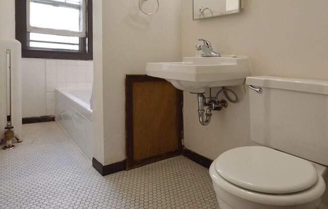 1 bed, 1 bath, 420 sqft, $940, Unit 7 - 24