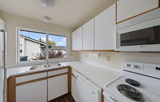 3 beds, 2 baths, $1,795, Unit #C202