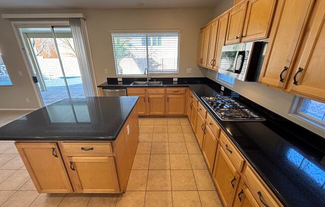 Gorgeous 6Bed/5Bath/4Car, 2-Story Home located in the Mountains Edge