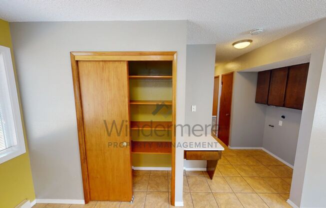 2 beds, 1 bath, 864 sqft, $1,195