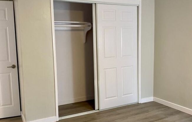 Charming 2 Bedroom in University Heights with Onsite Laundry ~Cats OK~