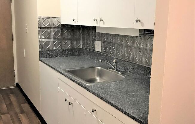 1 bed, 1 bath, 604 sqft, $1,495, Unit B1