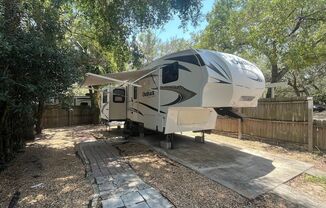 1 bed, 1 bath, 256 sqft, $980, Unit 554