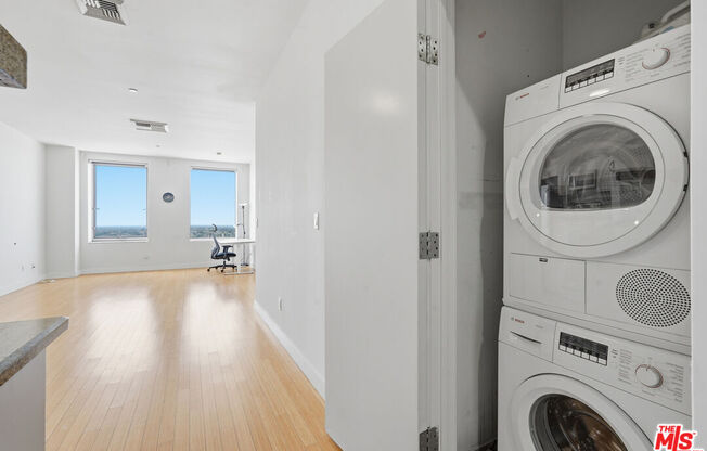1 bed, 1 bath, 710 sqft, $2,400, Unit 1609