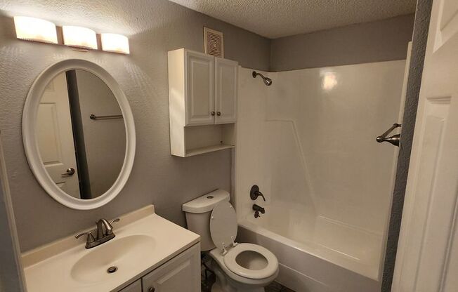 2 beds, 1 bath, 700 sqft, $1,250, Unit Unit 35